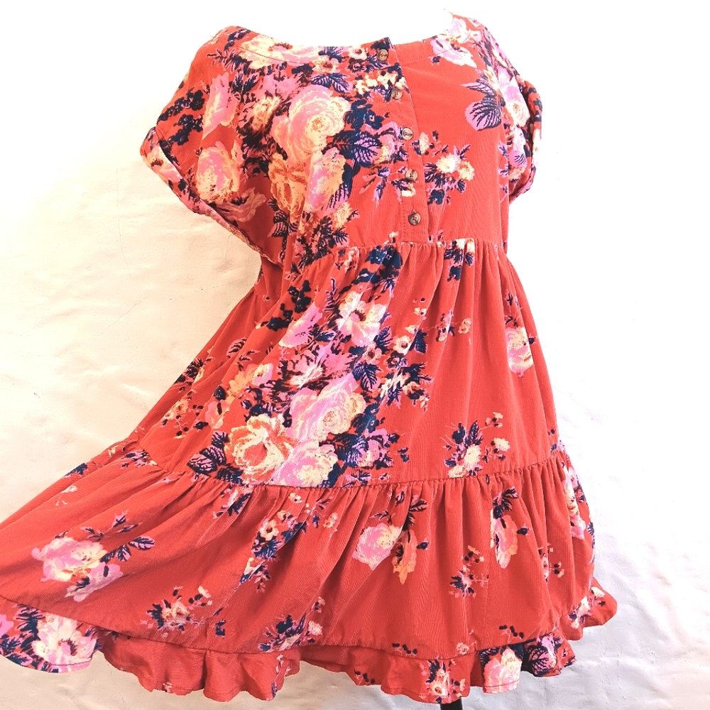 Free People oversized cotton corduroy earthy floral babydoll dress. PtoP: 21" XS